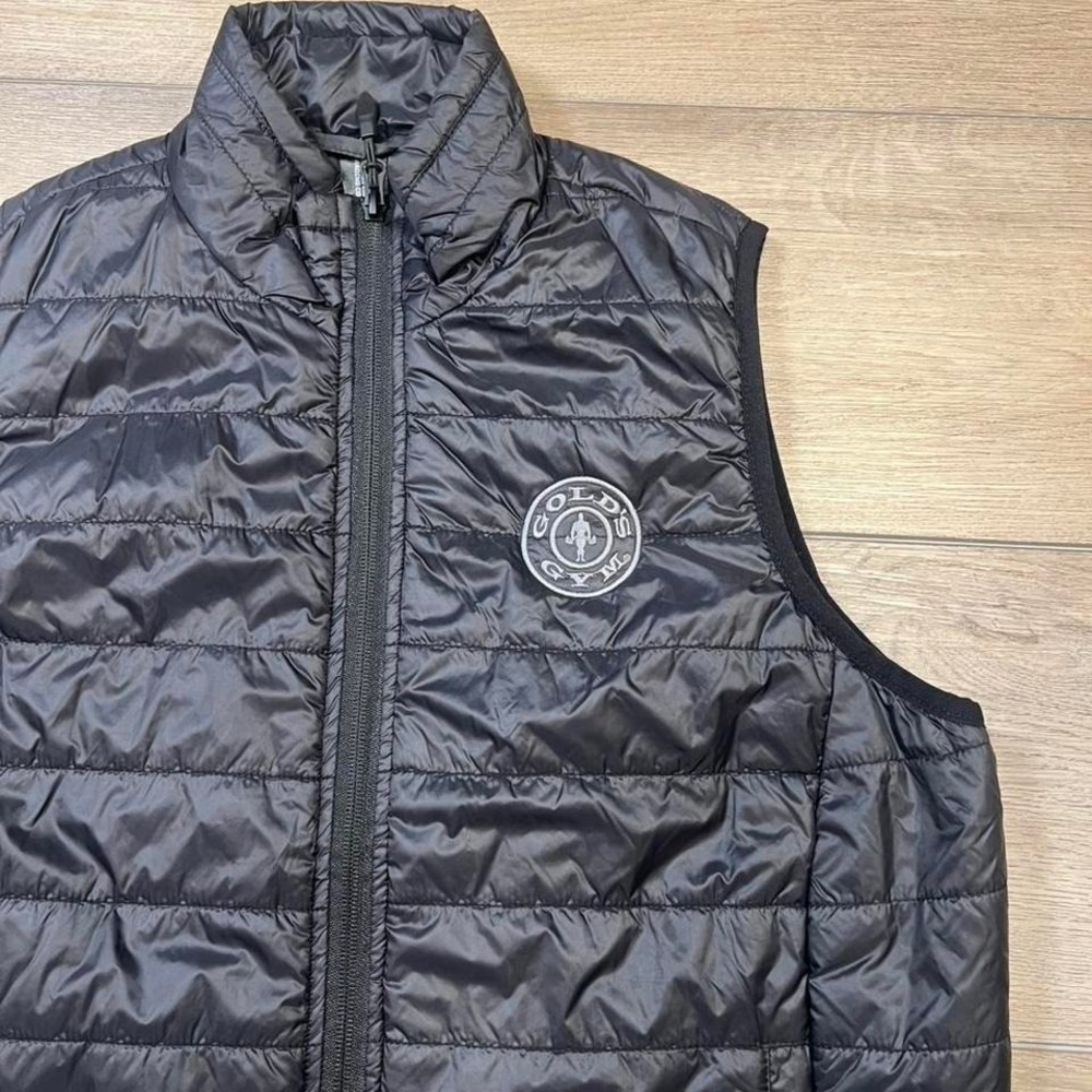 Mens Golds gym workout embroidered puffer vest size small